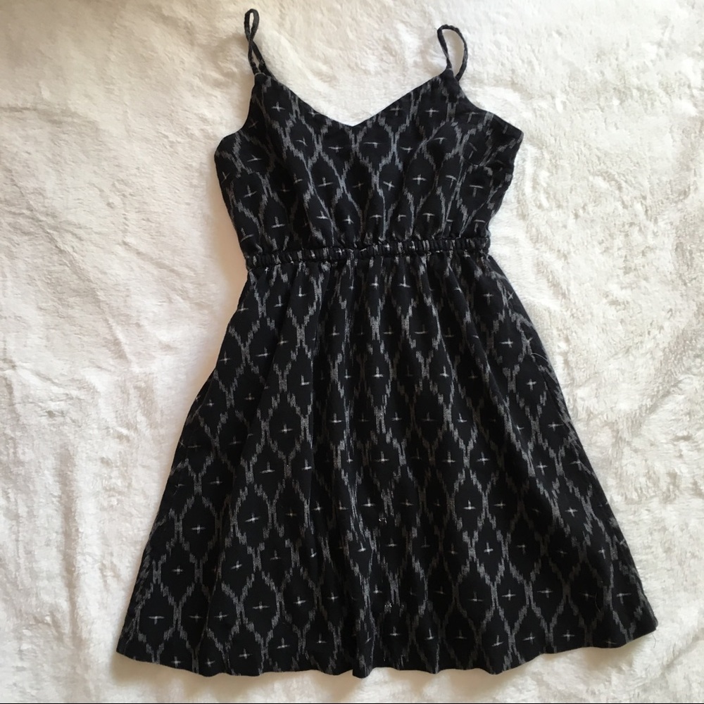 ✨Black and White Gap sun dress